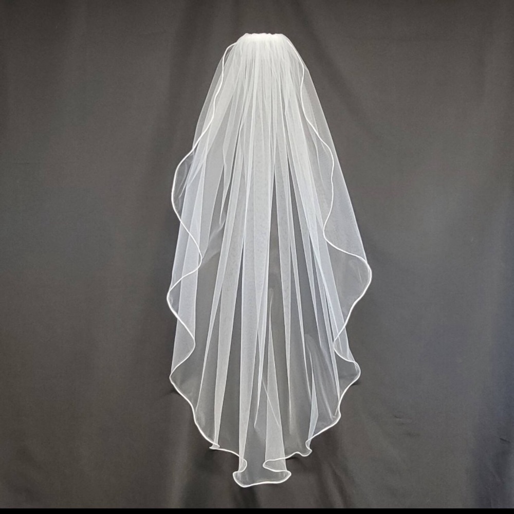 72 in/Medium Volume One Tier Cascade Satin Cord Veil in Ivory